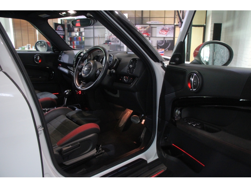 MINI Cooper John Cooper Works Countryman