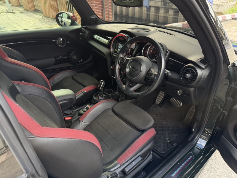 MINI Cooper John Cooper Works Countryman