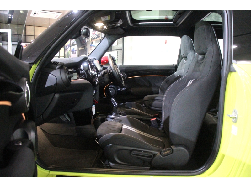 MINI Cooper John Cooper Works