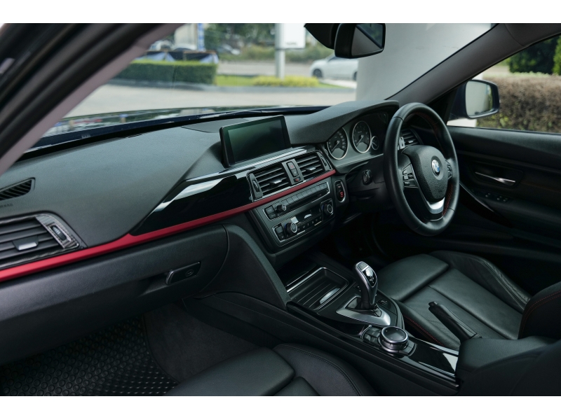 BMW 320i 