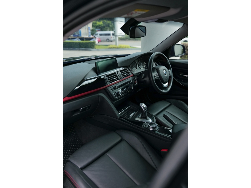 BMW 320i 