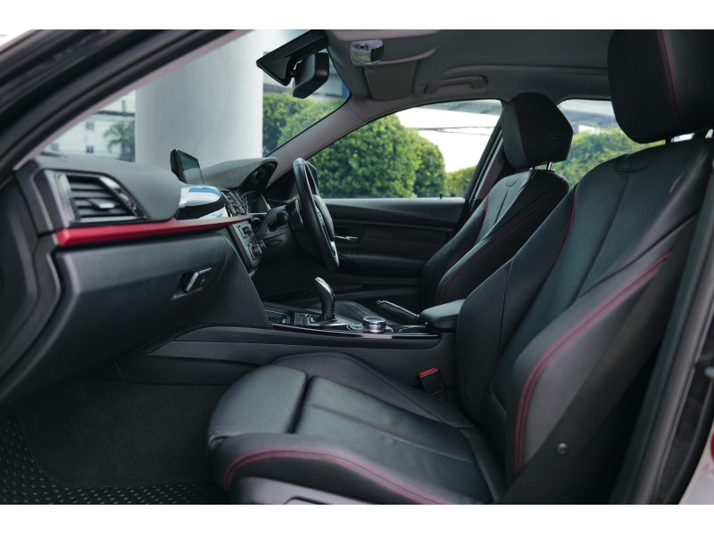 BMW 320i 