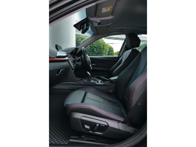 BMW 320i 