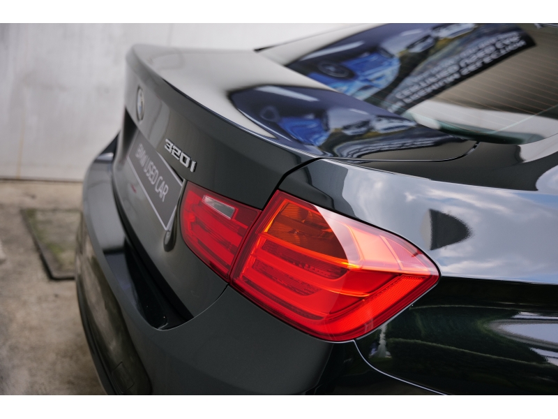 BMW 320i 