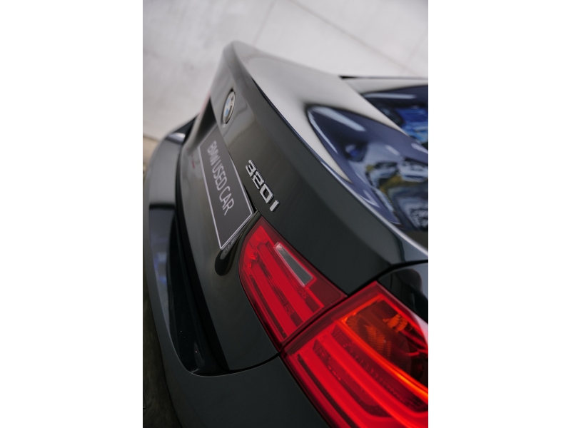 BMW 320i 