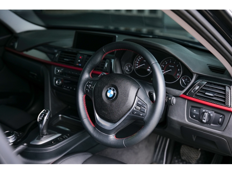 BMW 320i 