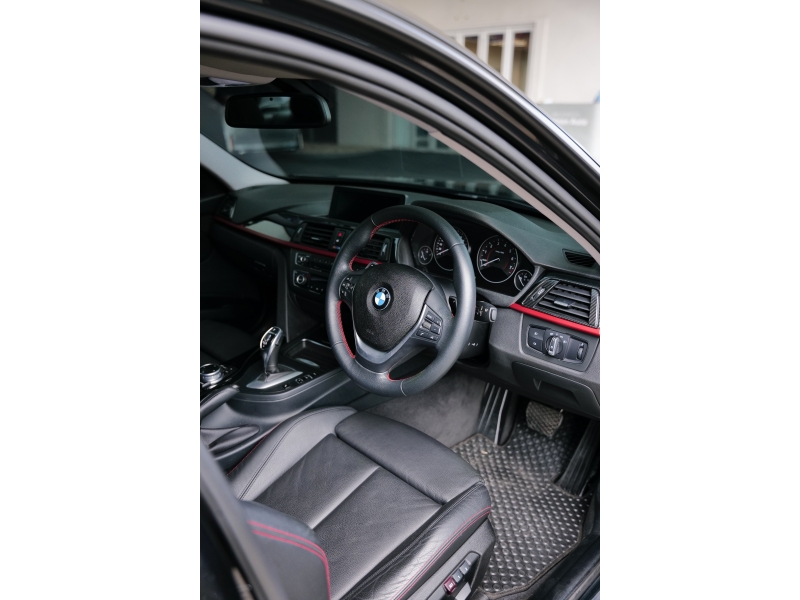 BMW 320i 