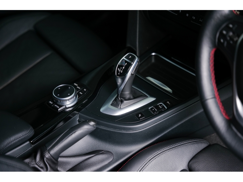 BMW 320i 