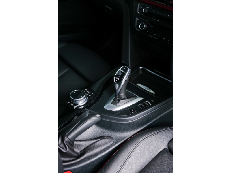 BMW 320i 