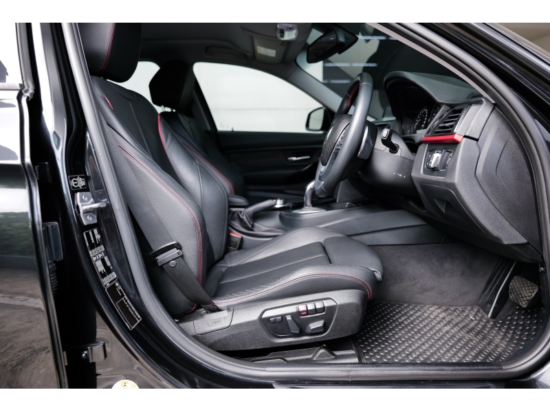BMW 320i 