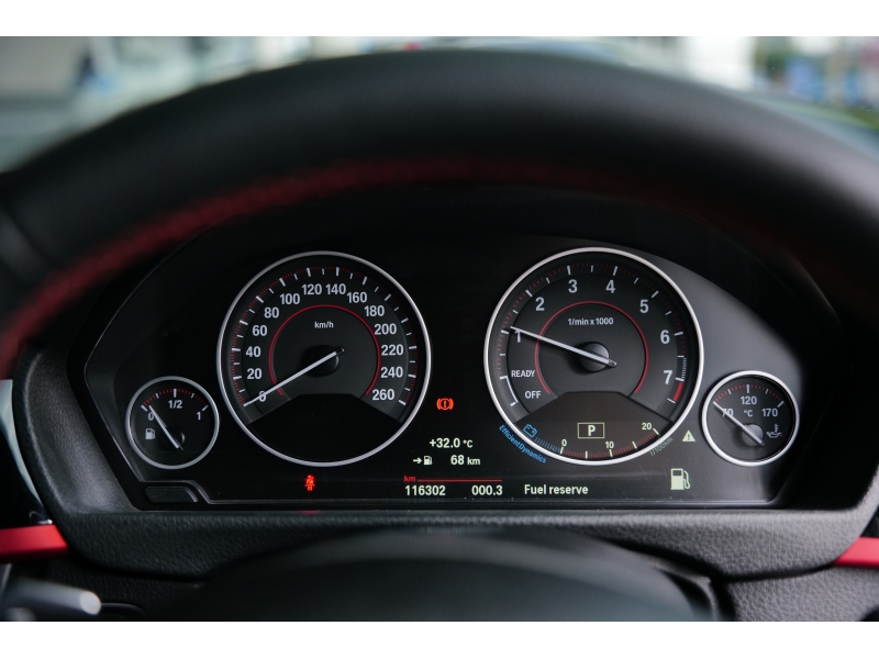 BMW 320i 