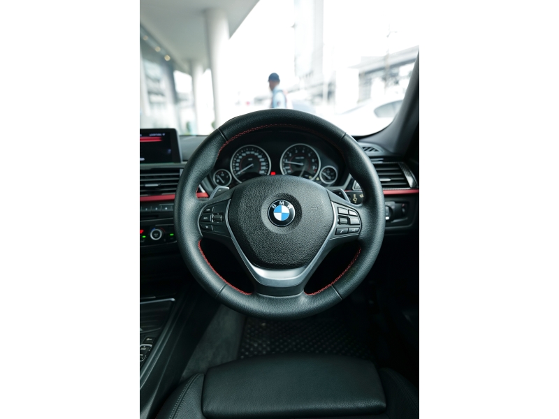 BMW 320i 