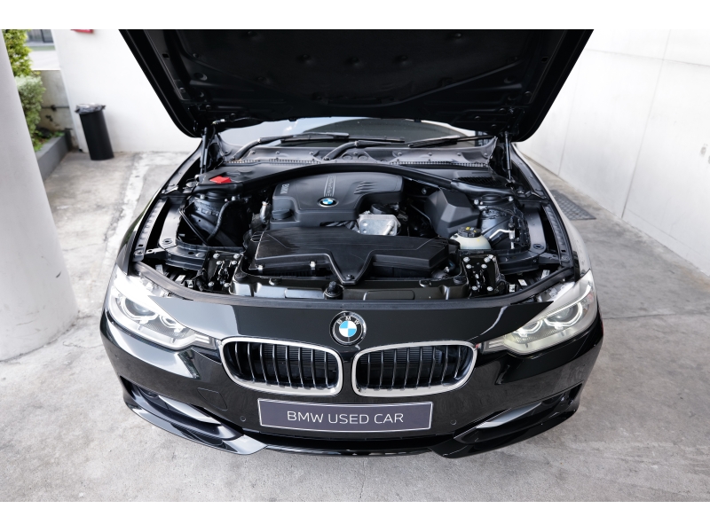 BMW 320i 