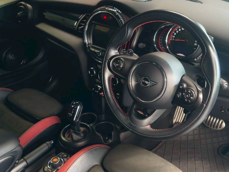 MINI Cooper John Cooper Works Countryman