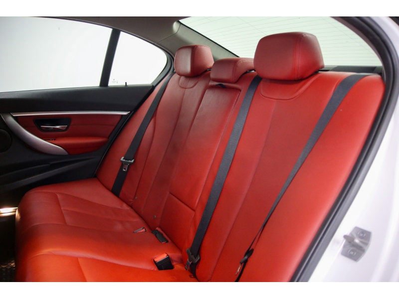 BMW 320i 