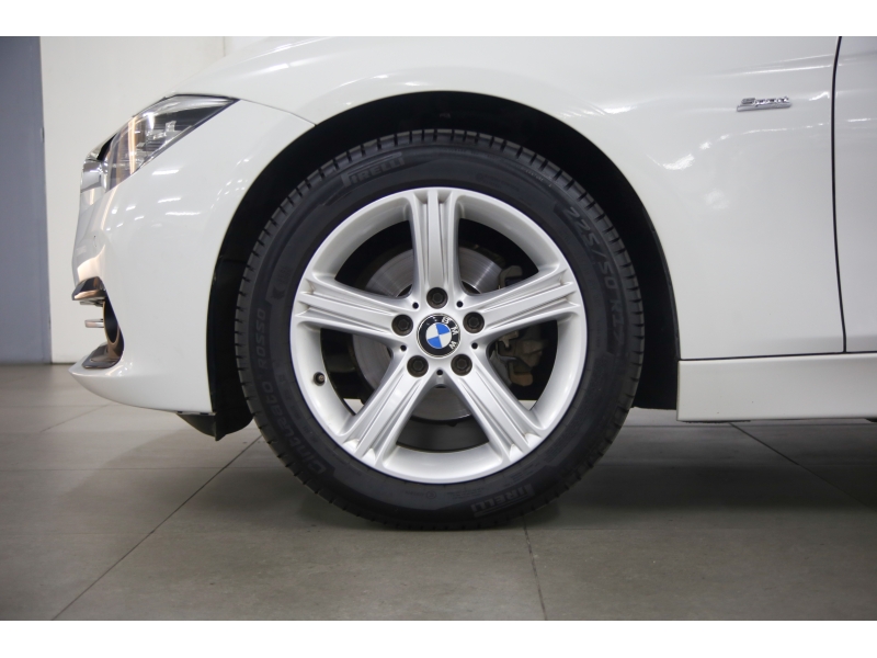 BMW 320i 