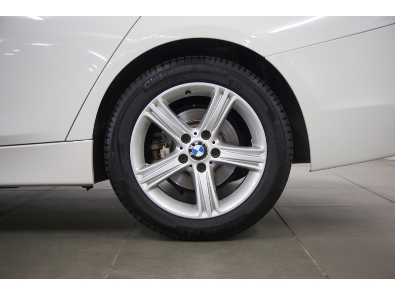 BMW 320i 