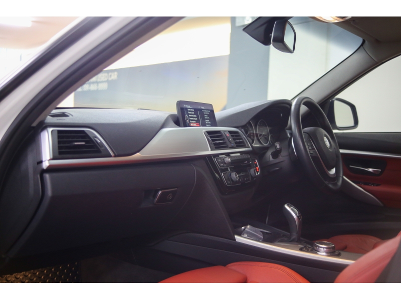 BMW 320i 