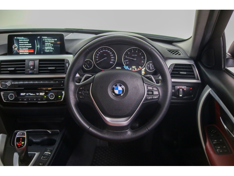 BMW 320i 