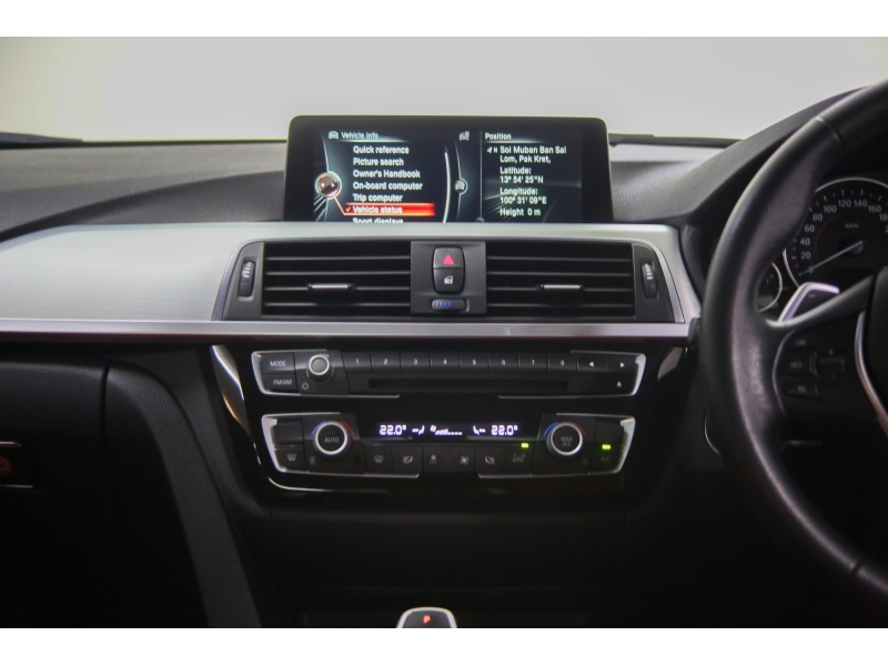BMW 320i 