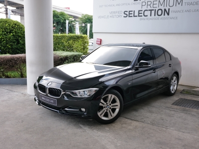 BMW 320i 